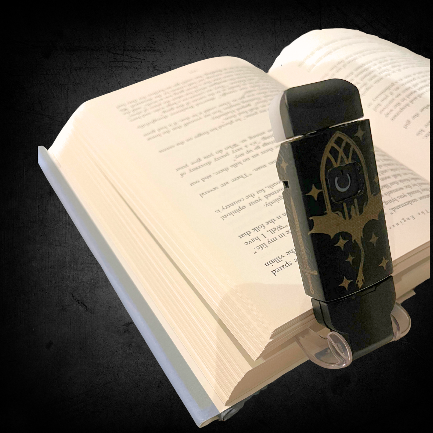 Fantasy Clip-On LED Light | Faux Leather Design | Personalized Engraving | 3 Colors | Rechargeable Low-Bright Reading Lamp