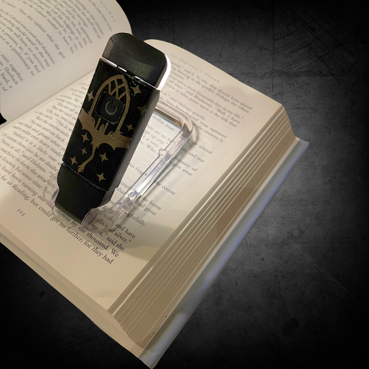 Fantasy Clip-On LED Light | Faux Leather Design | Personalized Engraving | 3 Colors | Rechargeable Low-Bright Reading Lamp